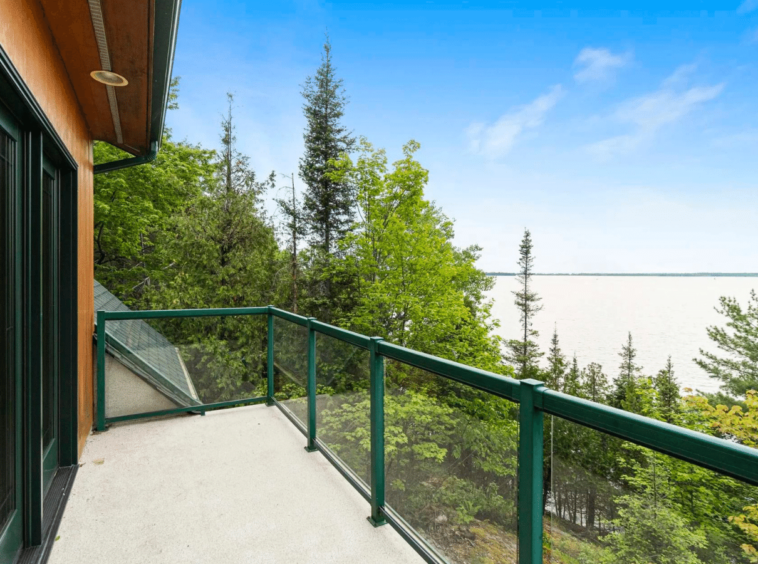 Magnifique Maison à vendre au Canada sur les rives du lac Nipissing