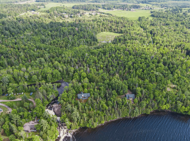 Magnifique Maison à vendre au Canada sur les rives du lac Nipissing