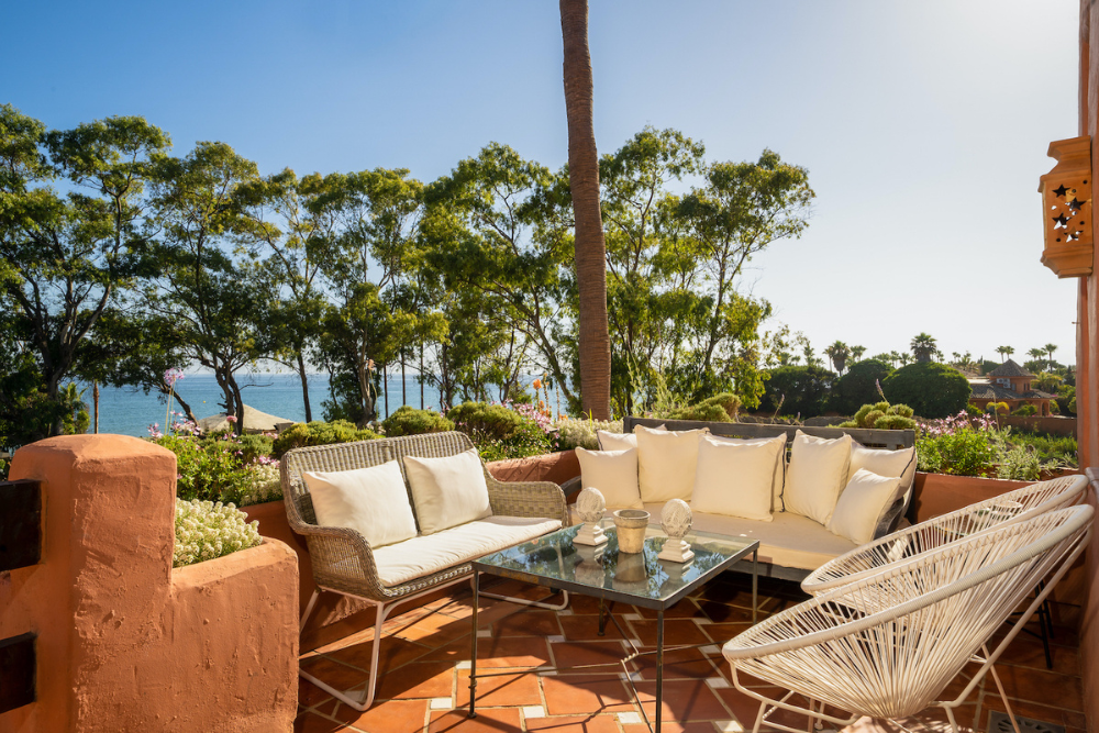 Appartement duplex dans un complexe privé et exclusif, en première ligne de l’une des plus belles plages de Marbella, Alicate Playa.