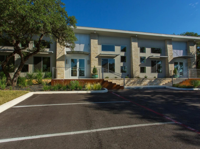 Maison unique de style ranch moderne à vendre, Hill Country, Texas