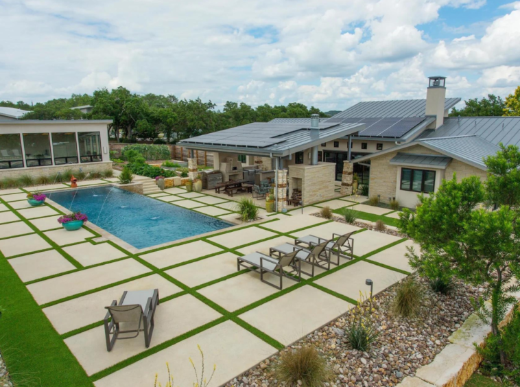 Maison unique de style ranch moderne à vendre, Hill Country, Texas