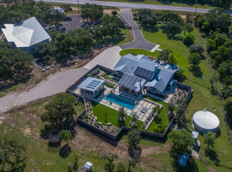 Maison unique de style ranch moderne à vendre, Hill Country, Texas