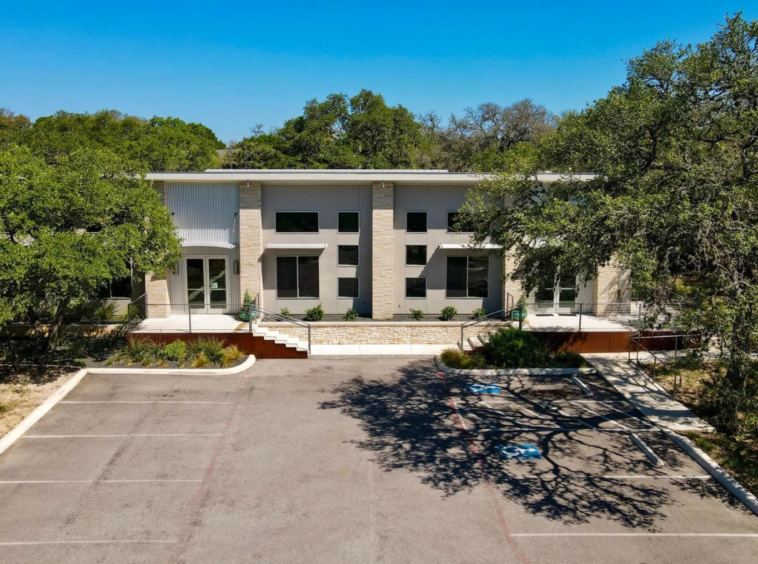 Maison unique de style ranch moderne à vendre, Hill Country, Texas