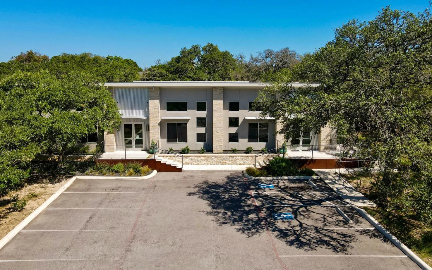 Maison unique de style ranch moderne à vendre, Hill Country, Texas