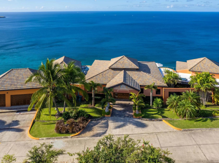 Villa privée, vue sur la mer des Caraïbes