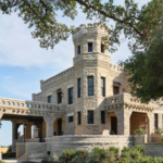 Château en pierre historique à vendre
