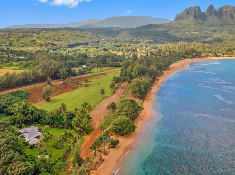 Maison style hawaïen, plage d'Anahola