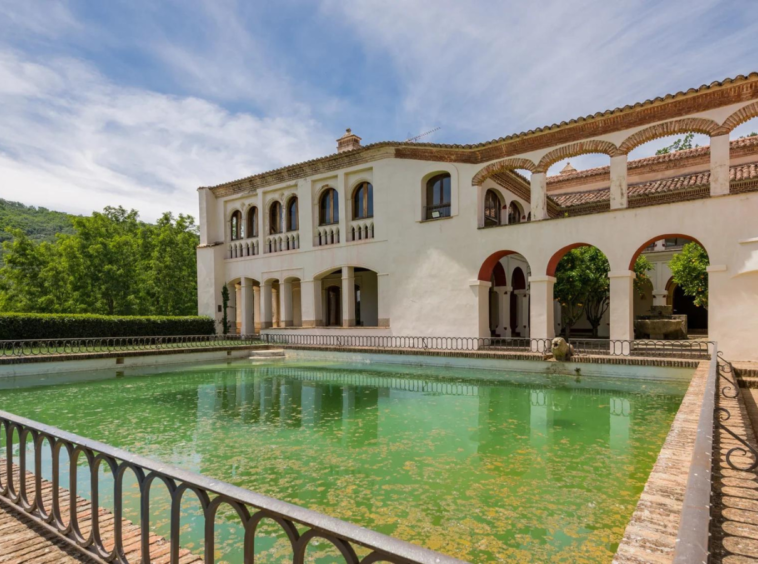 Un palais historique qui date du XIVe siècle, Mirabel, Espagne