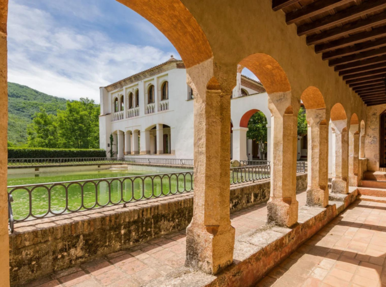 Un palais historique qui date du XIVe siècle, Mirabel, Espagne