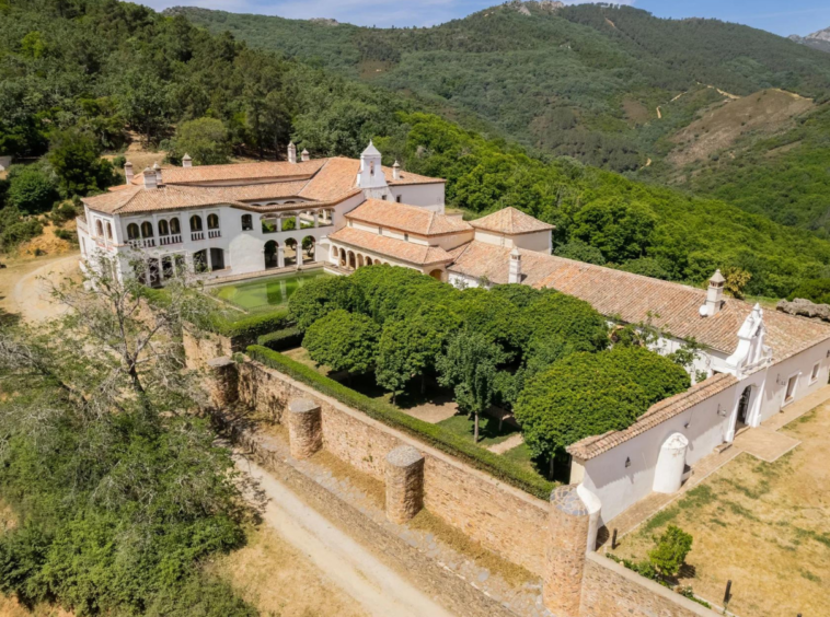 Un palais historique qui date du XIVe siècle, Mirabel, Espagne