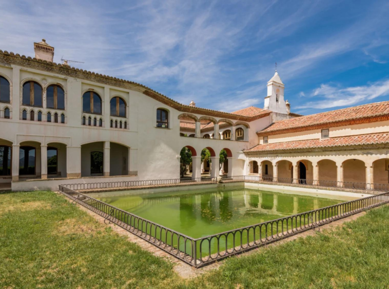 Un palais historique qui date du XIVe siècle, Mirabel, Espagne