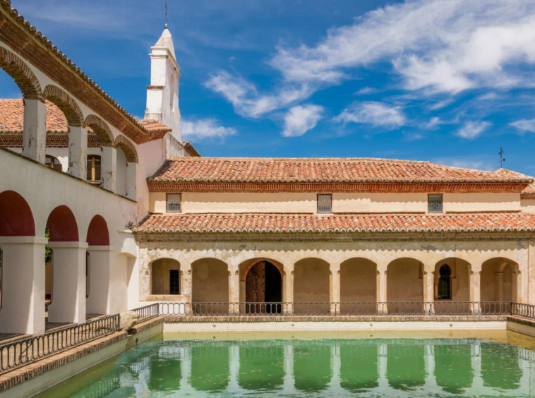 Un palais historique qui date du XIVe siècle, Mirabel, Espagne