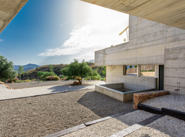 Villa de Rêve avec Piscine à Débordement sur la Costa del Sol