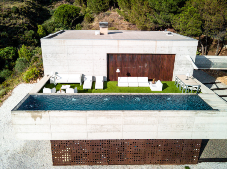 Villa de Rêve avec Piscine à Débordement sur la Costa del Sol