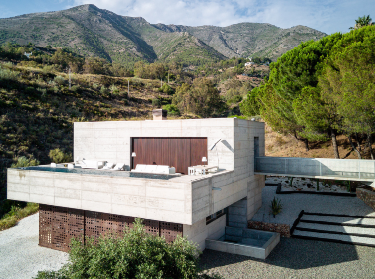 Villa de Rêve avec Piscine à Débordement sur la Costa del Sol