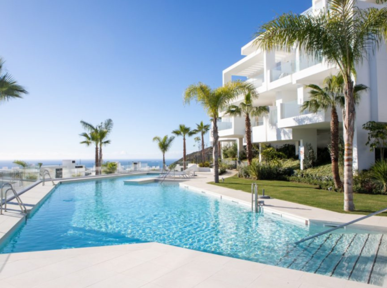 Vue Panoramique sur la Méditerranée : Luxueux Appartement à Palo Alto, Marbella