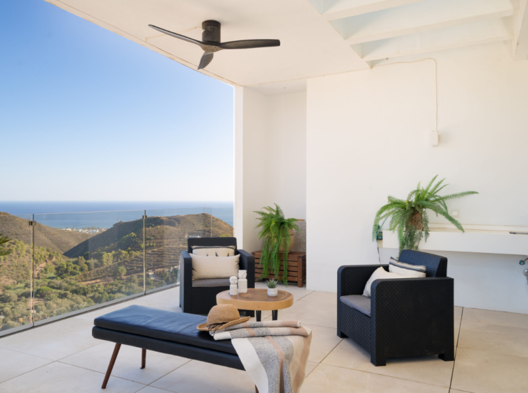 Vue Panoramique sur la Méditerranée : Luxueux Appartement à Palo Alto, Marbella