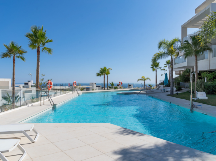 Vue Panoramique sur la Méditerranée : Luxueux Appartement à Palo Alto, Marbella