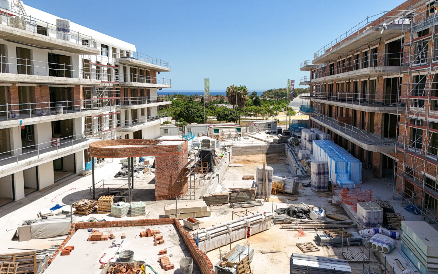 Appartements de Luxe à San Pedro de Alcántara _ Nouveau Projet Exclusif (Marbella) (2) Découvrez des appartements et penthouses de luxe à San Pedro de Alcántara, Marbella. Design moderne, piscine d'eau salée et spa à deux pas de la mer. Dès 1 170 000 €.