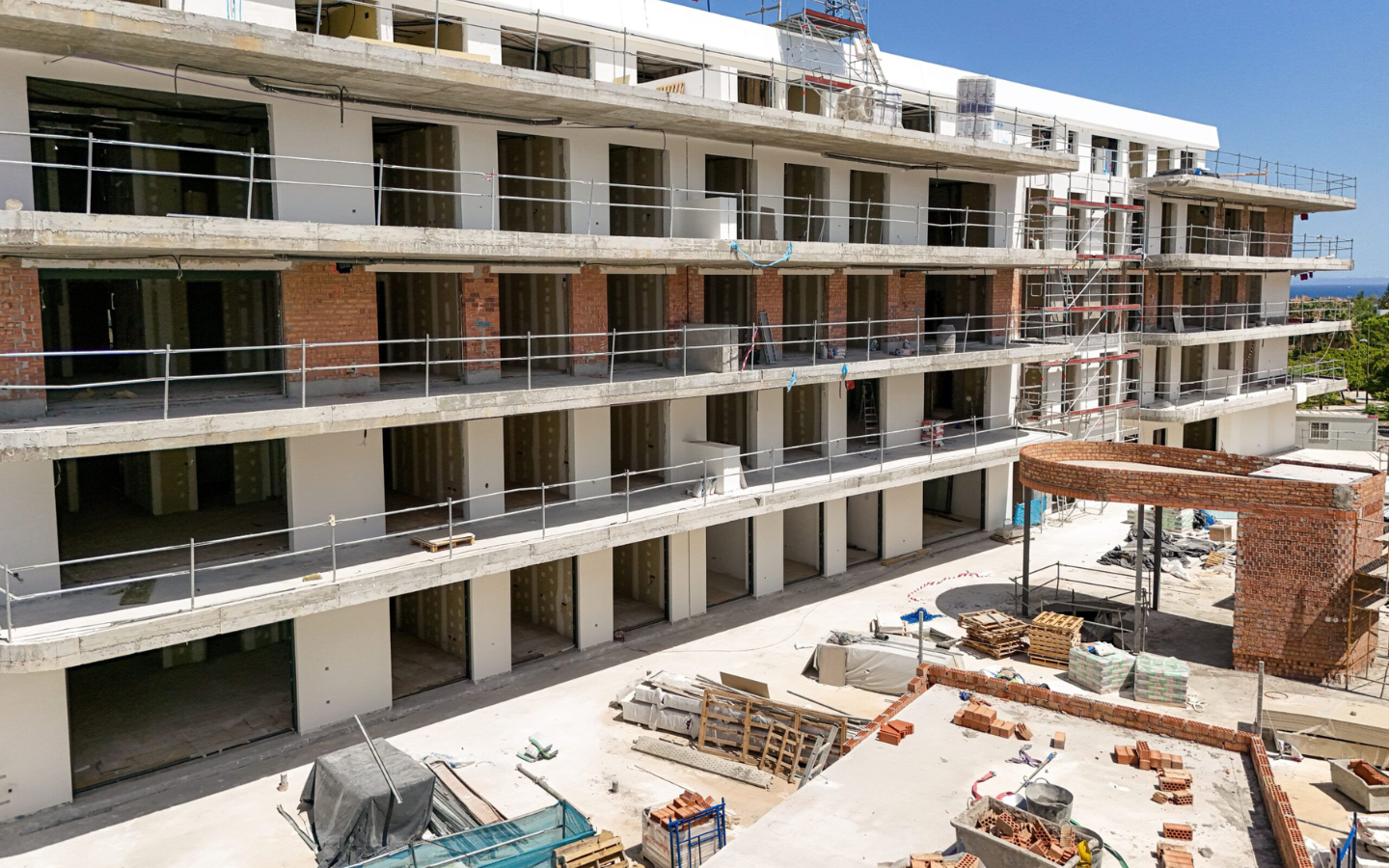 Appartements de Luxe à San Pedro de Alcántara _ Nouveau Projet Exclusif (Marbella) (3) Découvrez des appartements et penthouses de luxe à San Pedro de Alcántara, Marbella. Design moderne, piscine d'eau salée et spa à deux pas de la mer. Dès 1 170 000 €.