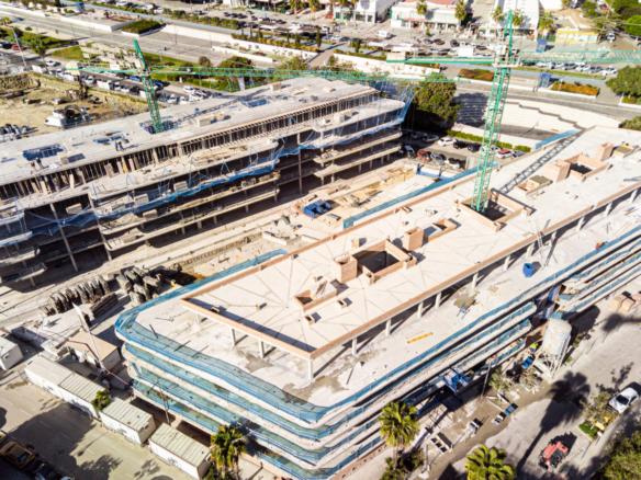 Découvrez des appartements et penthouses de luxe à San Pedro de Alcántara, Marbella. Design moderne, piscine d'eau salée et spa à deux pas de la mer. Dès 1 170 000 €.