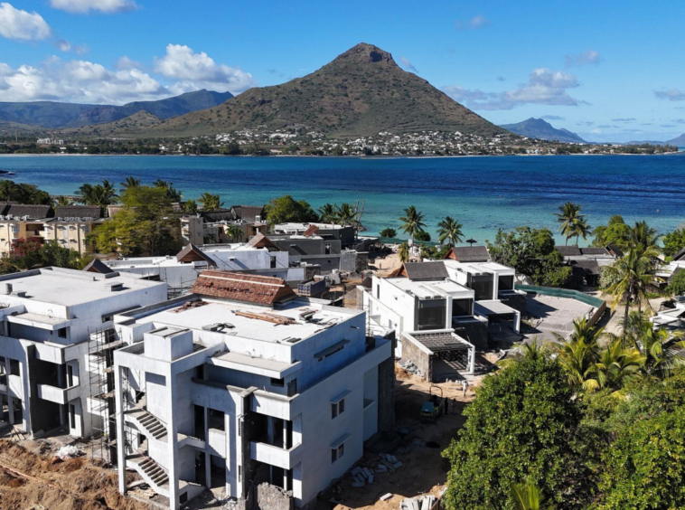 A vendre - Penthouse Pieds dans l'eau face au Morne, île Maurice