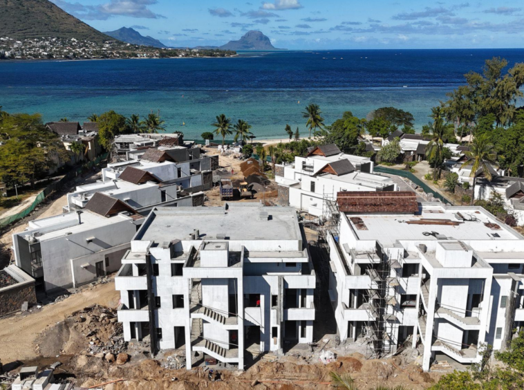 A vendre - Penthouse Pieds dans l'eau face au Morne, île Maurice