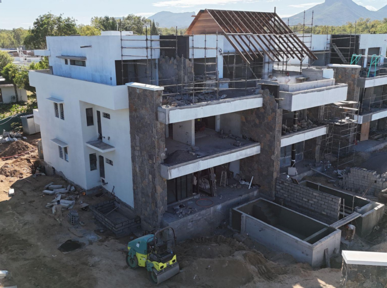 A vendre - Penthouse Pieds dans l'eau face au Morne, île Maurice