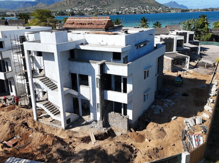 A vendre - Penthouse Pieds dans l'eau face au Morne, île Maurice