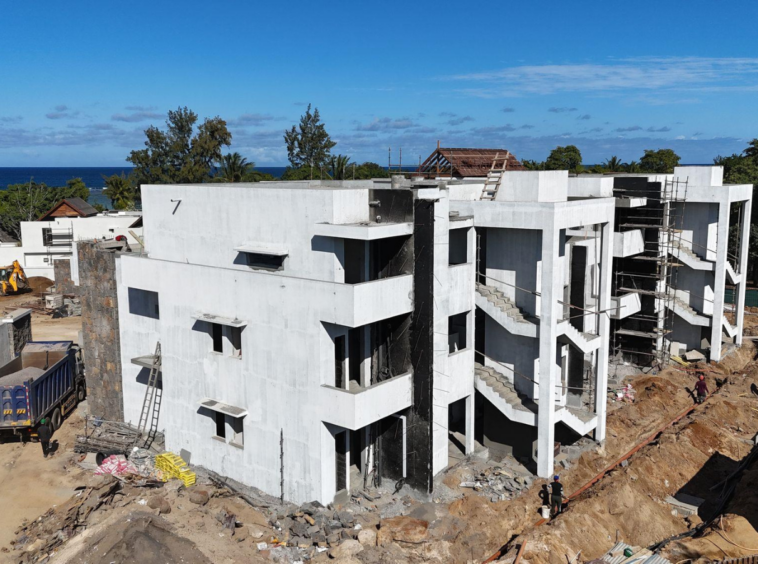 A vendre - Penthouse Pieds dans l'eau face au Morne, île Maurice