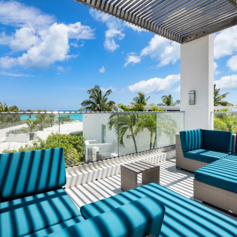 VILLA DE LUXE FACE À L’OCÉAN - VENTE AUX ENCHÈRES ! UNE RÉSIDENCE D’EXCEPTION AU CŒUR DES BAHAMAS ! Prix affiché : 2,5 M$