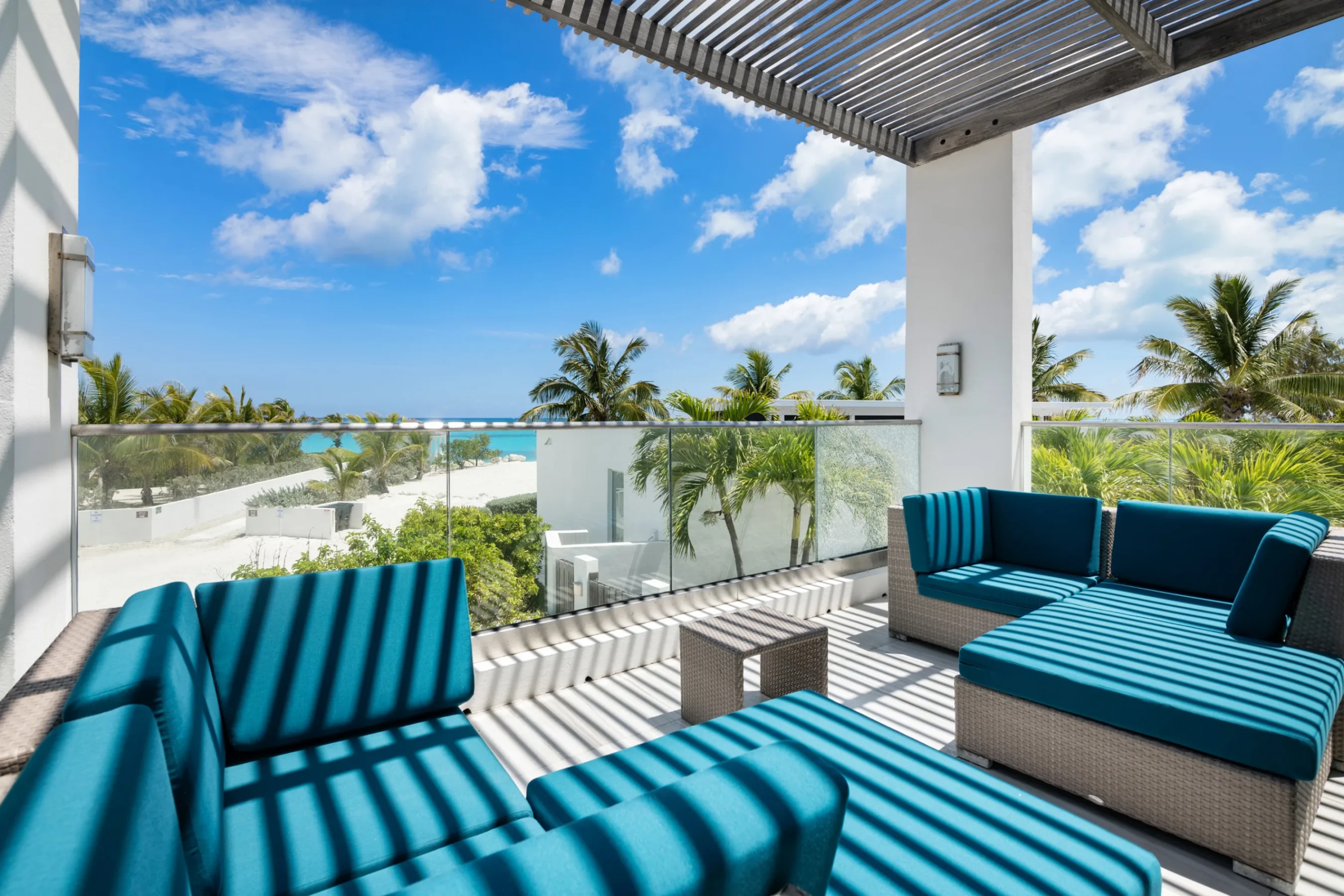 VILLA DE LUXE FACE À L’OCÉAN - VENTE AUX ENCHÈRES ! UNE RÉSIDENCE D’EXCEPTION AU CŒUR DES BAHAMAS ! Prix affiché : 2,5 M$