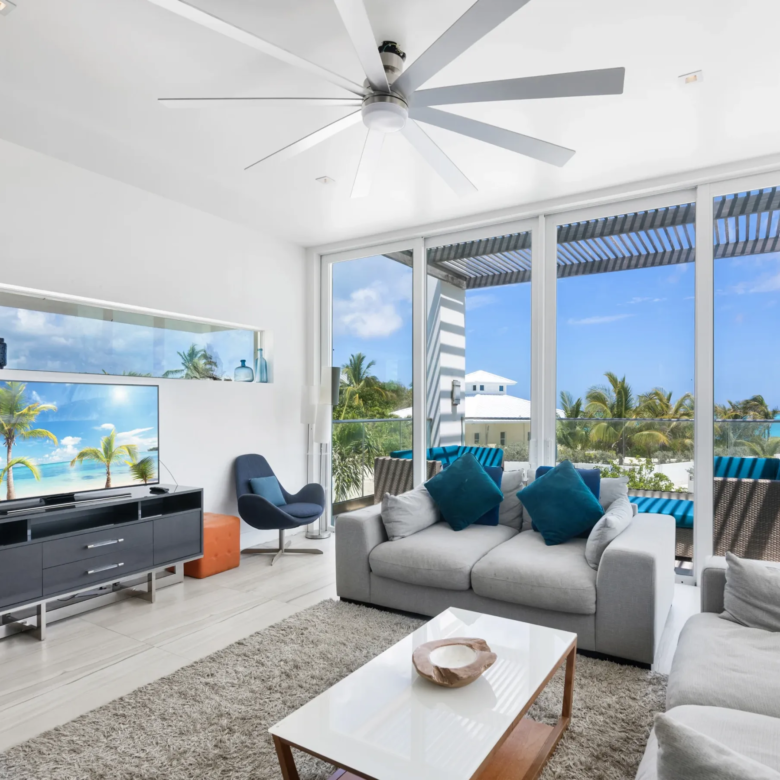 VILLA DE LUXE FACE À L’OCÉAN - VENTE AUX ENCHÈRES ! UNE RÉSIDENCE D’EXCEPTION AU CŒUR DES BAHAMAS ! Prix affiché : 2,5 M$