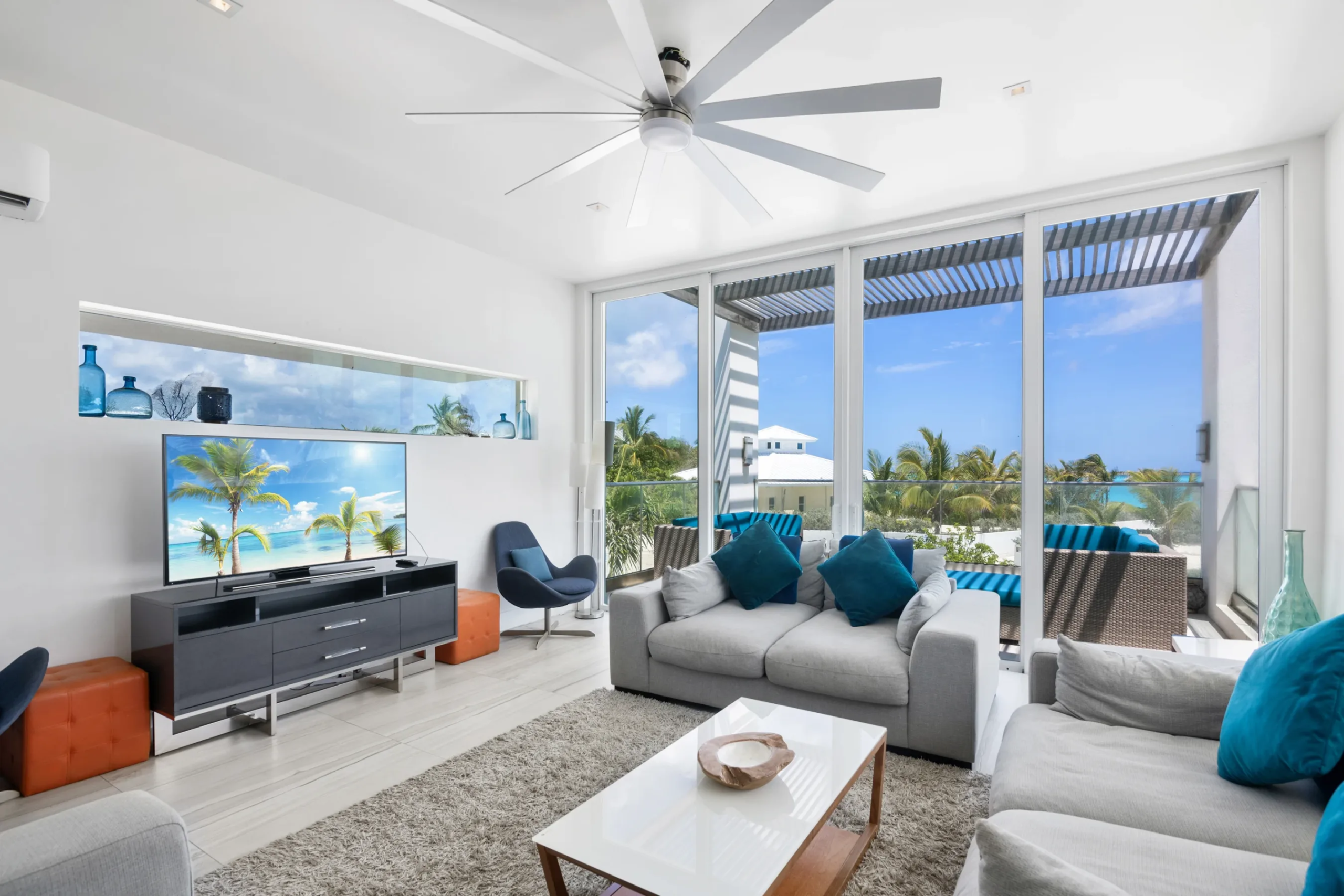 VILLA DE LUXE FACE À L’OCÉAN - VENTE AUX ENCHÈRES ! UNE RÉSIDENCE D’EXCEPTION AU CŒUR DES BAHAMAS ! Prix affiché : 2,5 M$