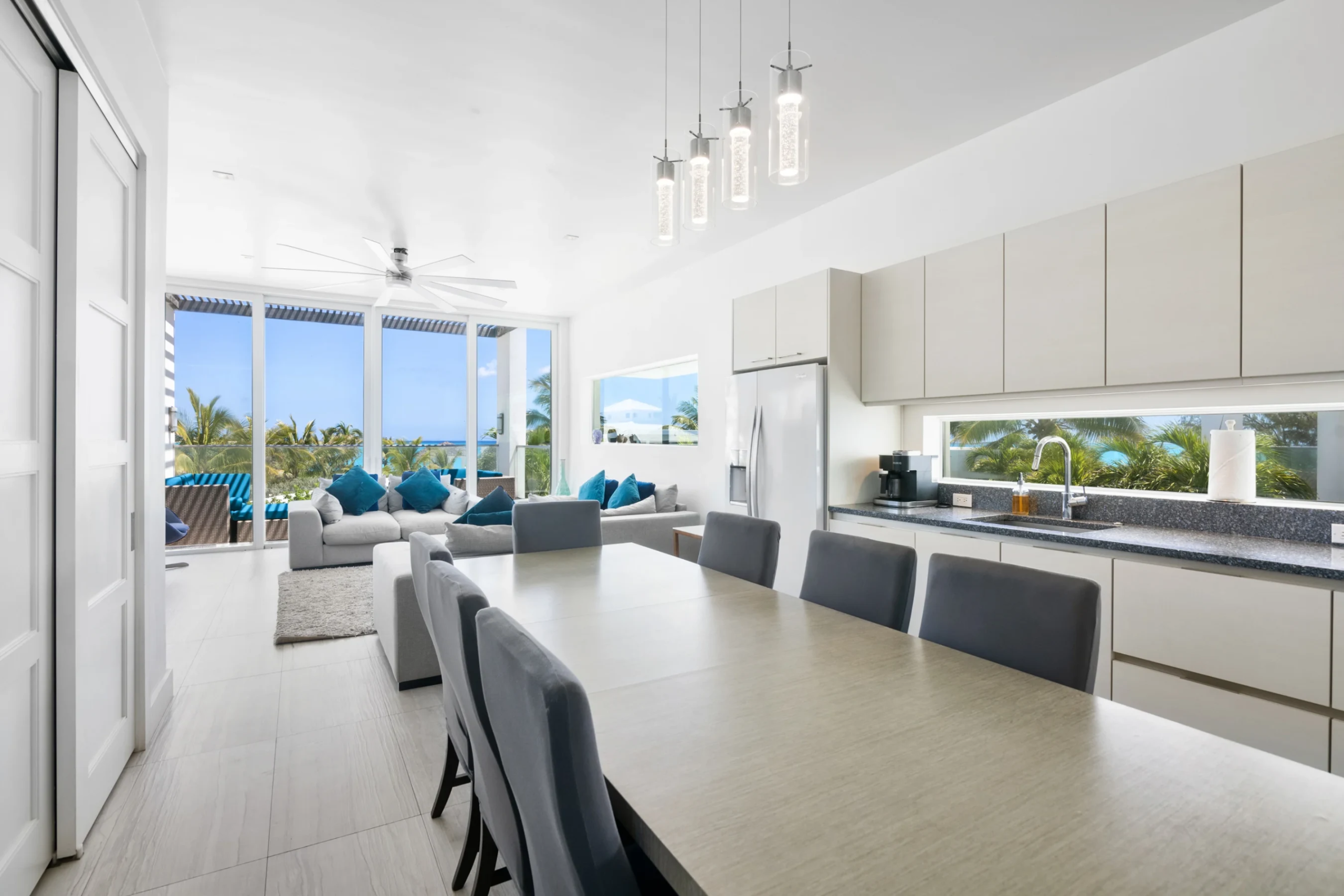 VILLA DE LUXE FACE À L’OCÉAN - VENTE AUX ENCHÈRES ! UNE RÉSIDENCE D’EXCEPTION AU CŒUR DES BAHAMAS ! Prix affiché : 2,5 M$