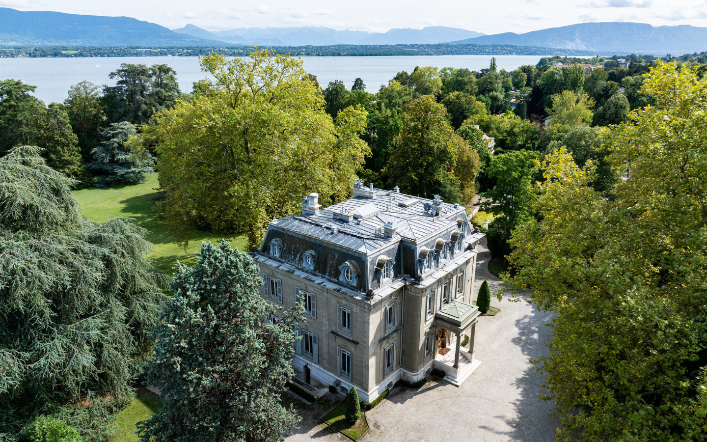 Villa Fleur d’Eau Joyau patrimonial au bord du Léman Versoix Genève Suisse