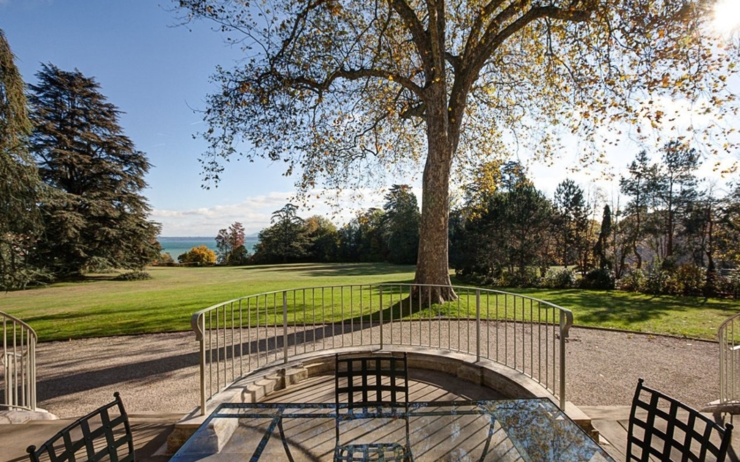 Villa Fleur d’Eau Joyau patrimonial au bord du Léman Versoix Genève Suisse