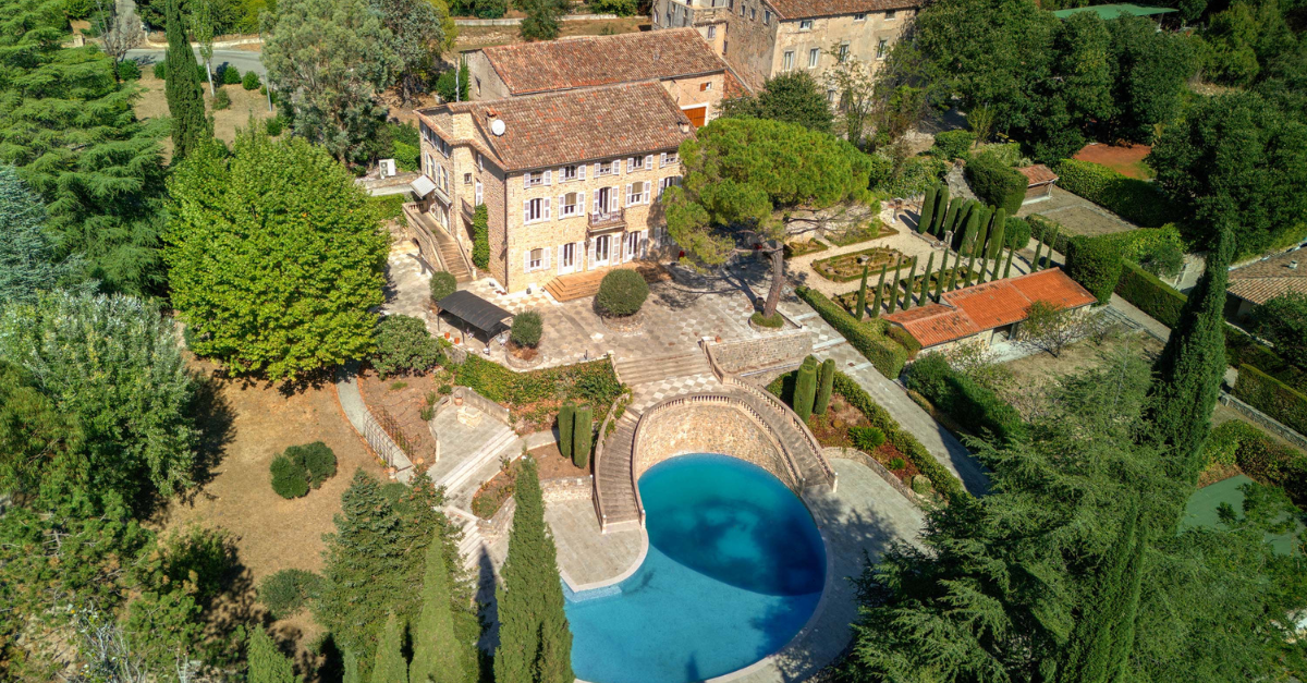 Château Historique du XVIe Siècle Côte d'Azur