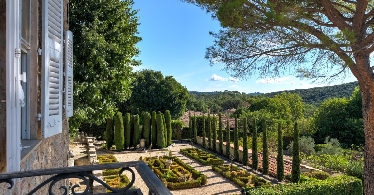 Château Historique du XVIe Siècle Côte d'Azur