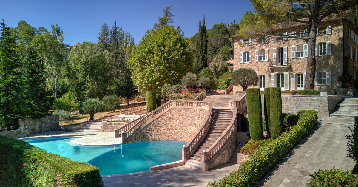 Château Historique du XVIe Siècle Côte d'Azur