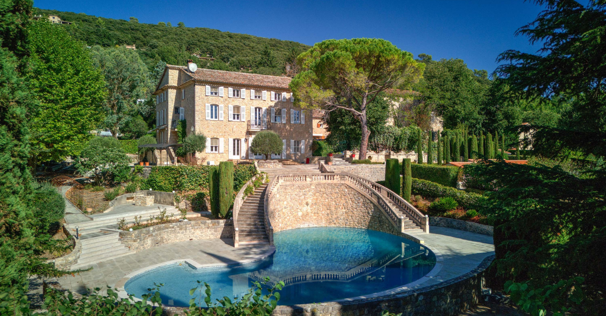 Château Historique du XVIe Siècle Côte d'Azur