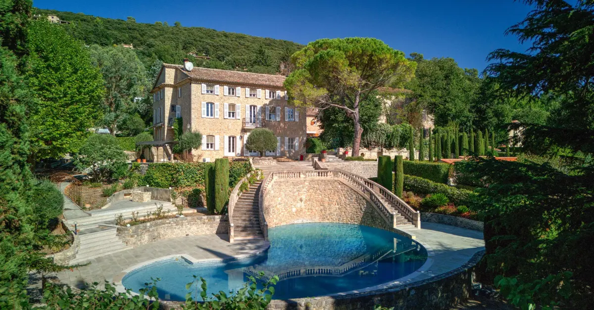 Chateau-Historique-du-XVIe-Siecle-Cote-dAzur-6 Château Historique du XVIe Siècle – Projet de Rénovation d’Exception en Provence