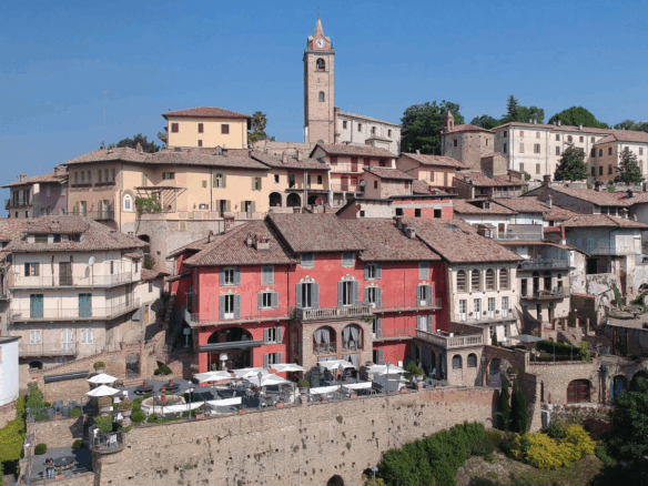 Palazzo Martinengo Monforte d'Alba Itale