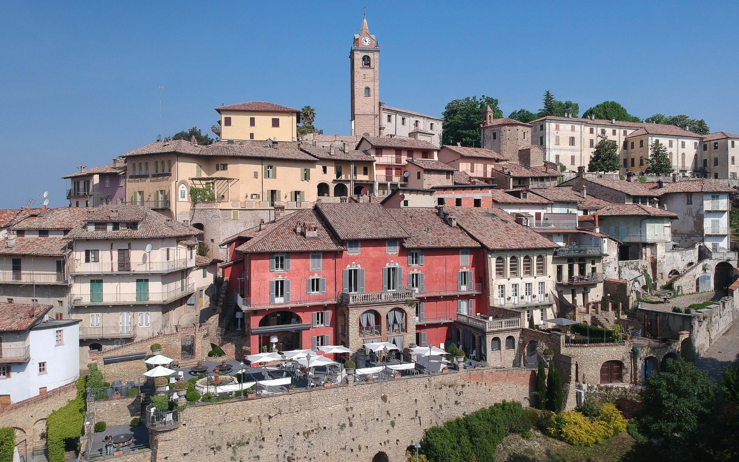 Palazzo Martinengo Monforte d'Alba Itale