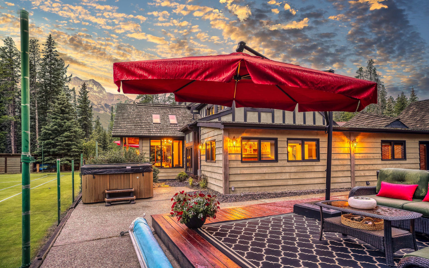 Vue panoramique montagnes et rivière Bow depuis terrasse Vue panoramique montagnes et rivière Bow depuis terrasse