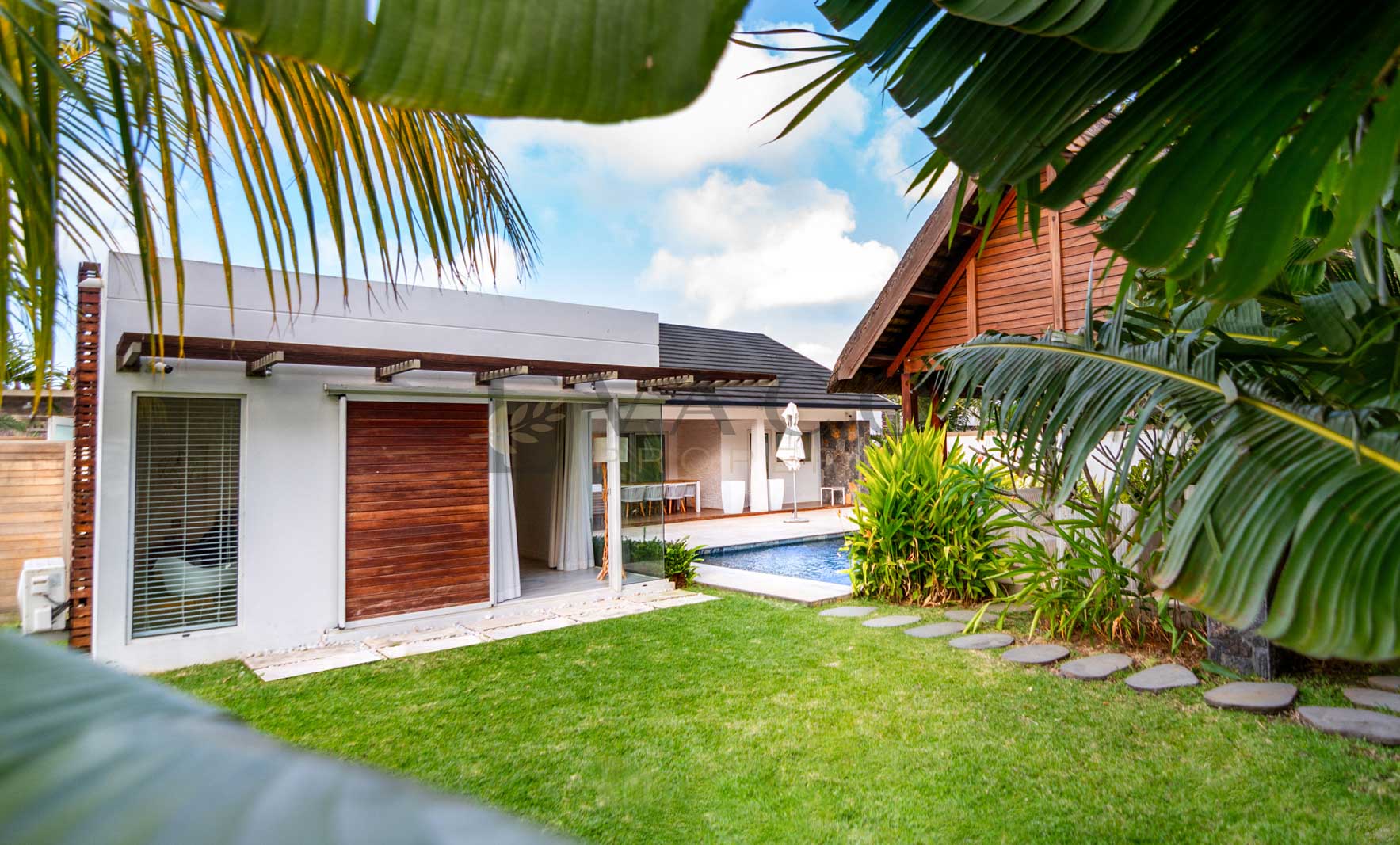 CDL II J22 garden kiosk master bedroom wide