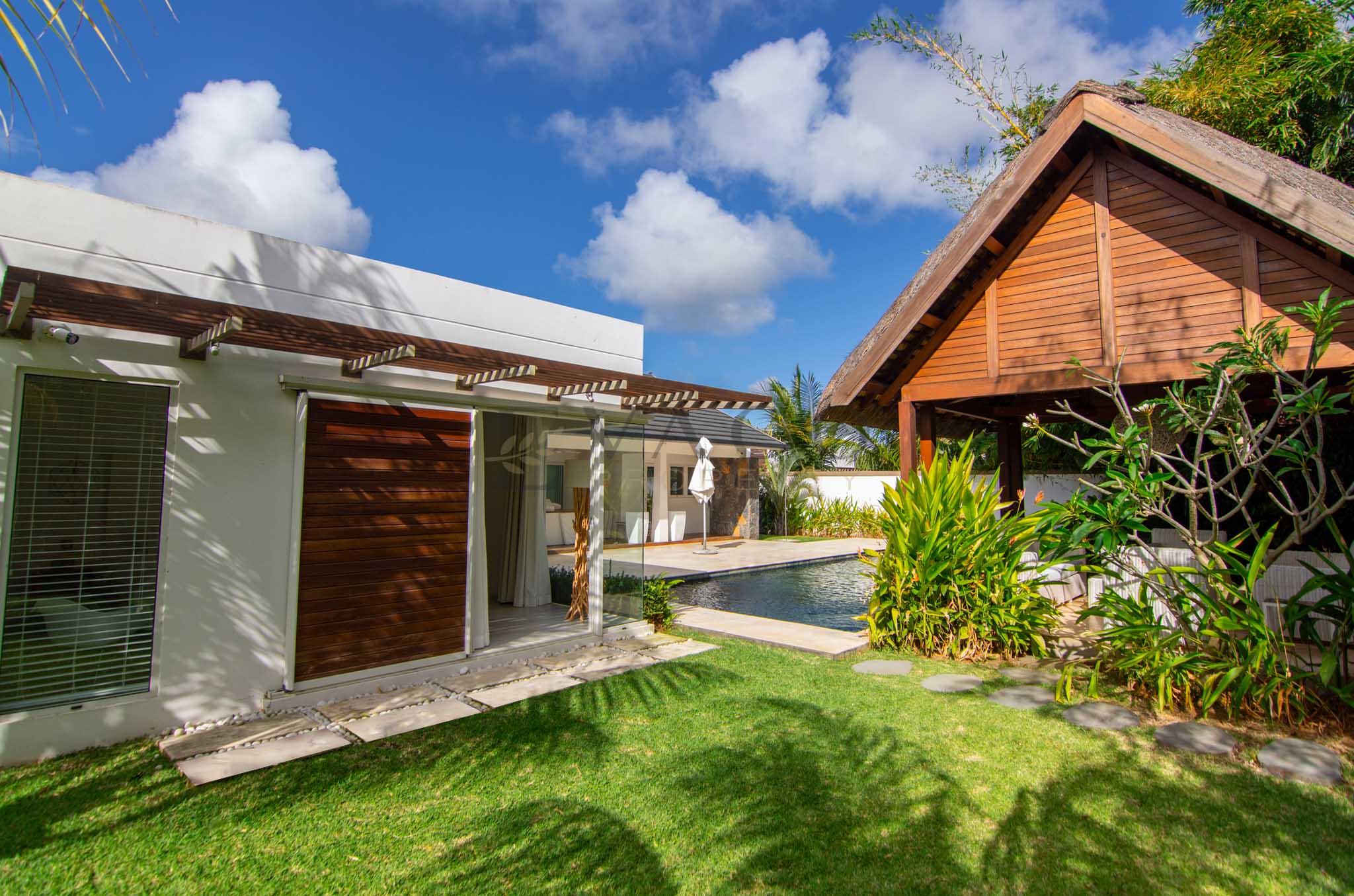 CDL II J22 garden kiosk master bedroom