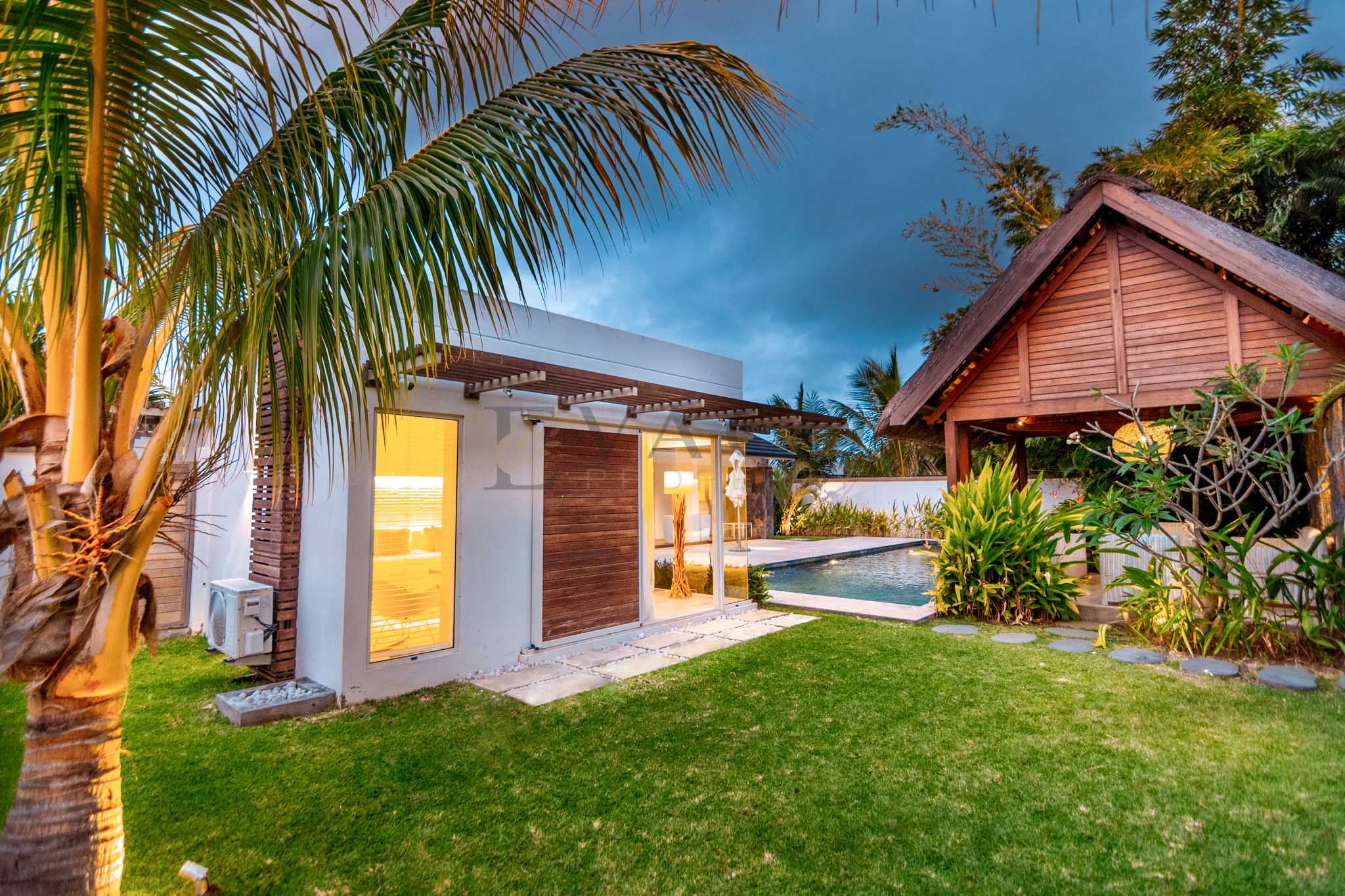 CDL II J22 garden night