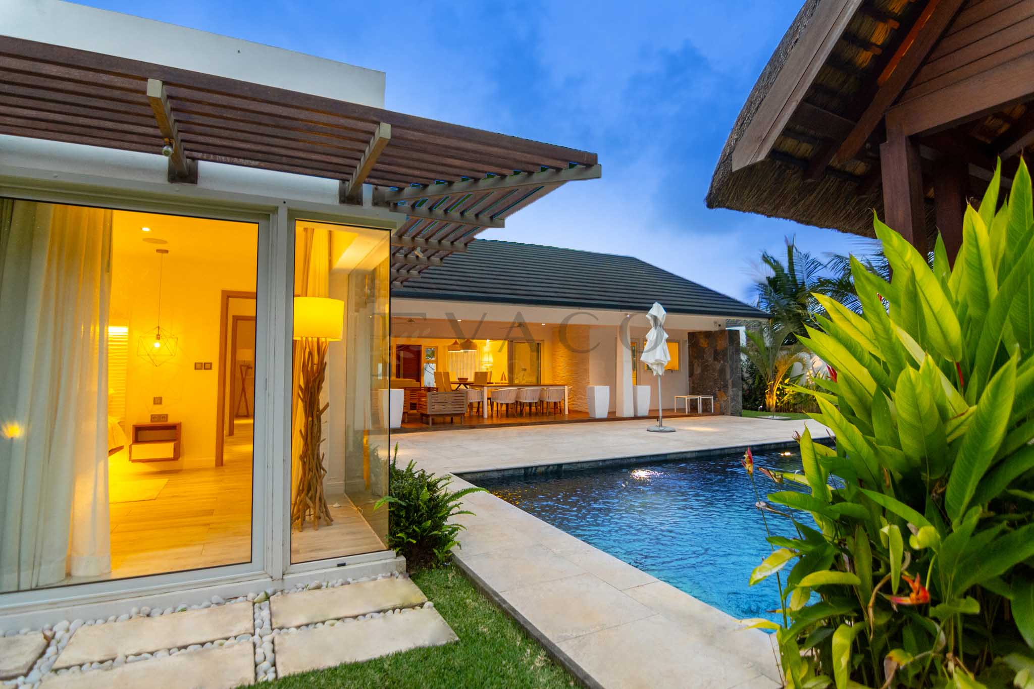 CDL II J22 garden pool master bedroom