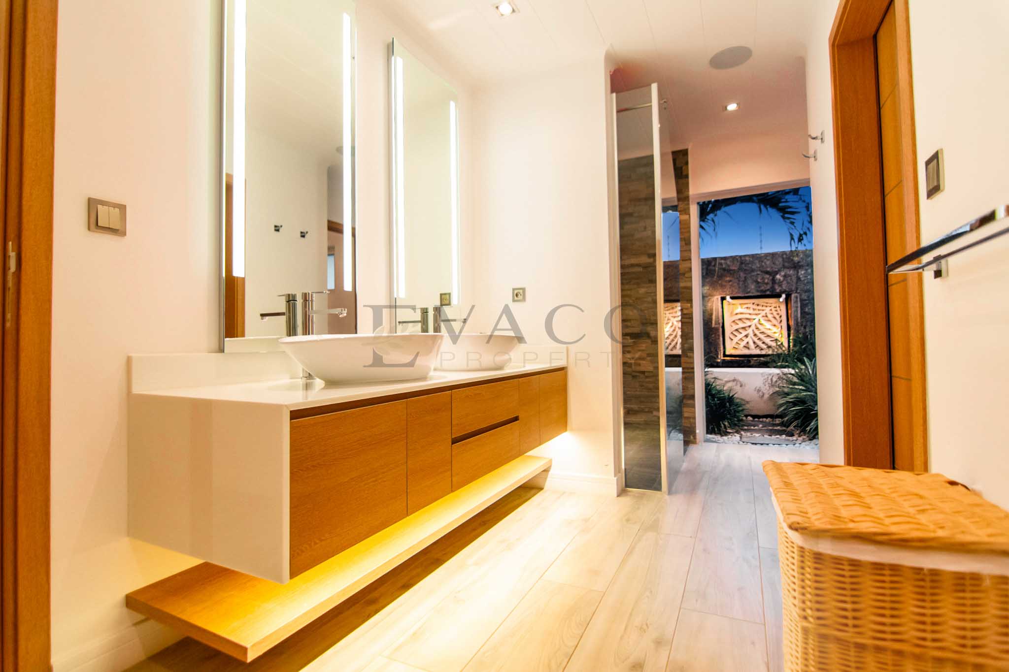 CDL II J22 master bedroom bathroom night